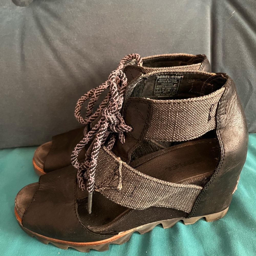 Sorel Joanie lace up wedge black